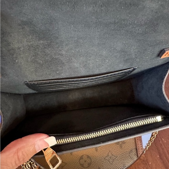 Louis Vuitton NEW Reverse Monogram Dauphine Crossbody - Picture 15 of 16